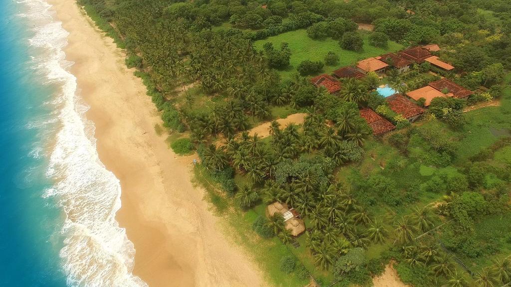 Ranna 212 Beach Resort Kahandamodara Extérieur photo