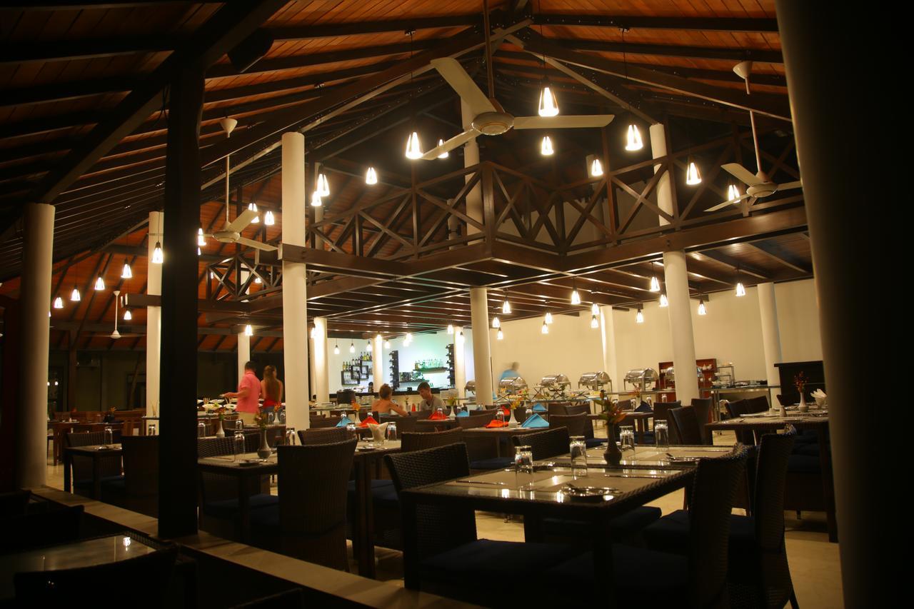 Ranna 212 Beach Resort Kahandamodara Extérieur photo