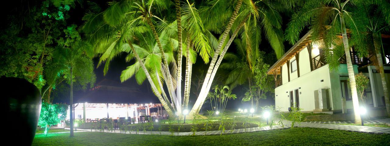 Ranna 212 Beach Resort Kahandamodara Extérieur photo