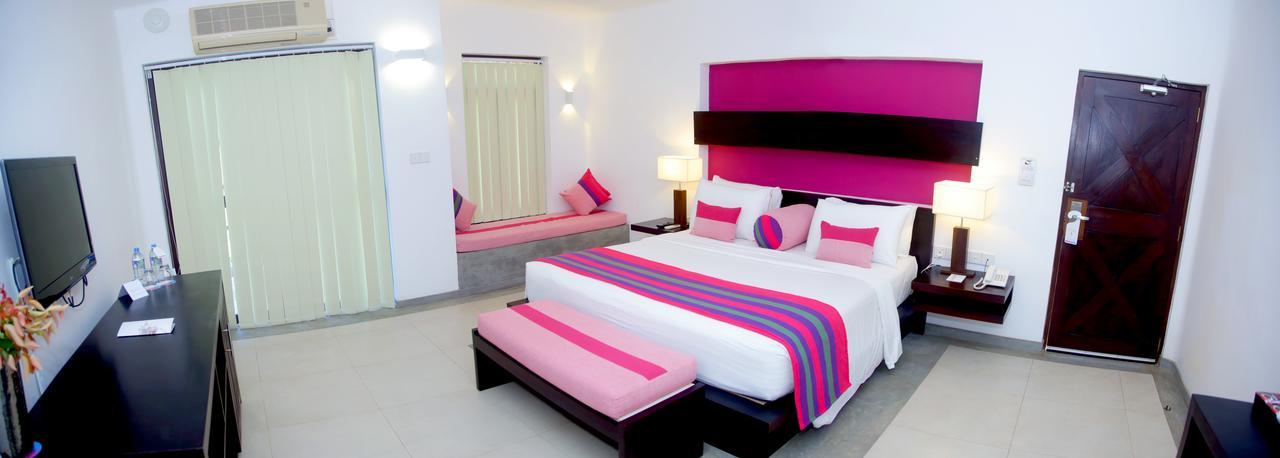 Ranna 212 Beach Resort Kahandamodara Extérieur photo
