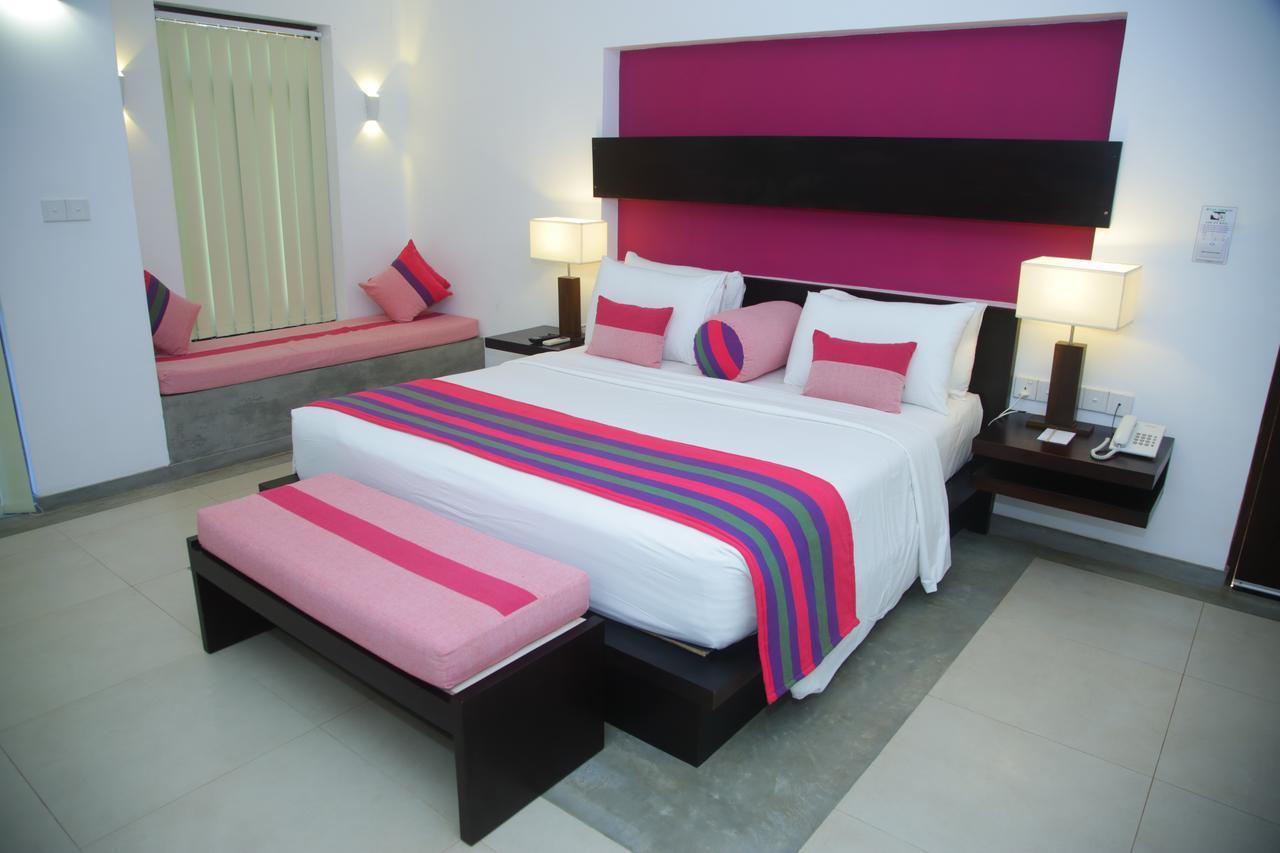 Ranna 212 Beach Resort Kahandamodara Extérieur photo